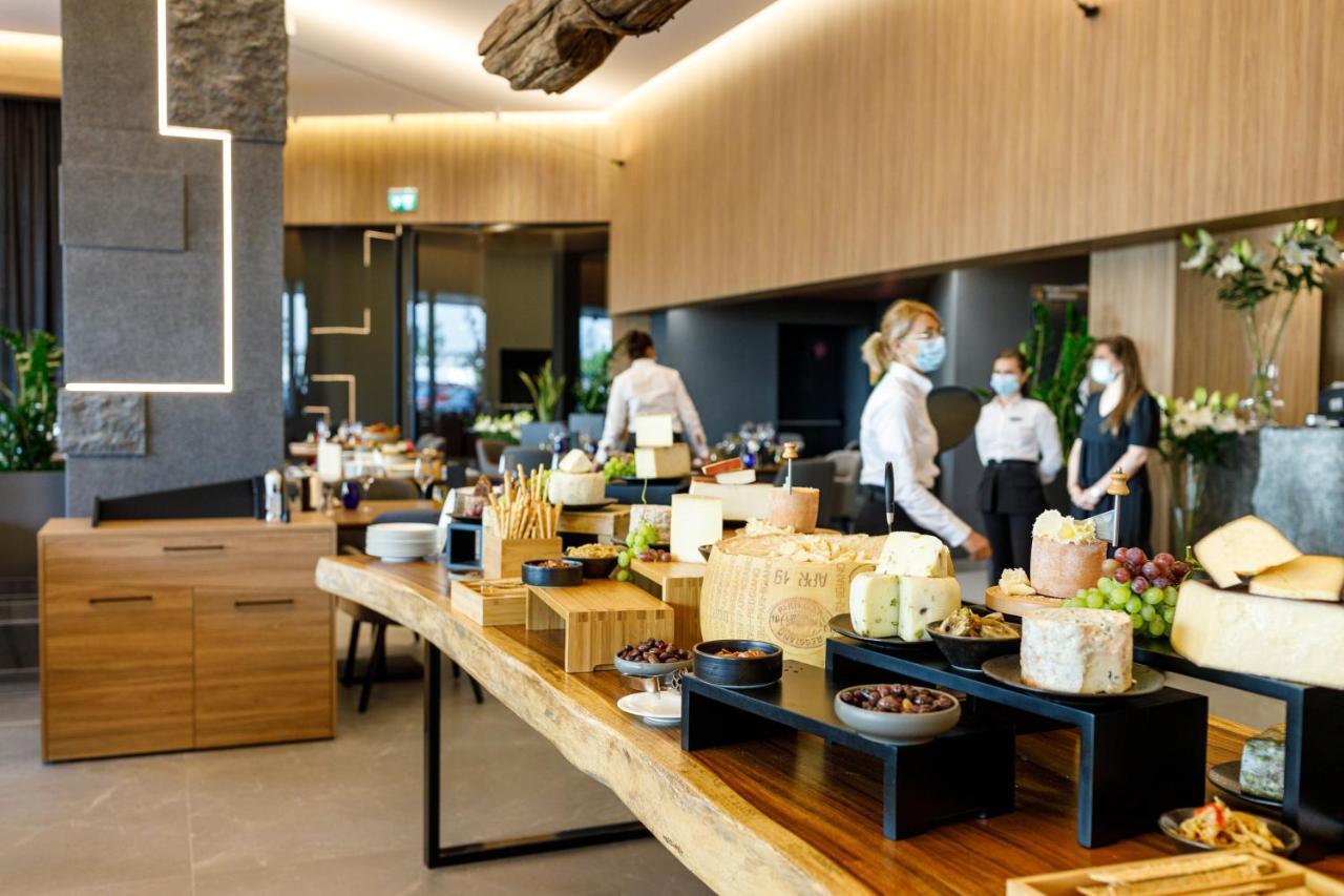 Qosmo Brasov Hotel Eksteriør bilde